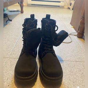 Size 6 zip up/shoe lace black boots